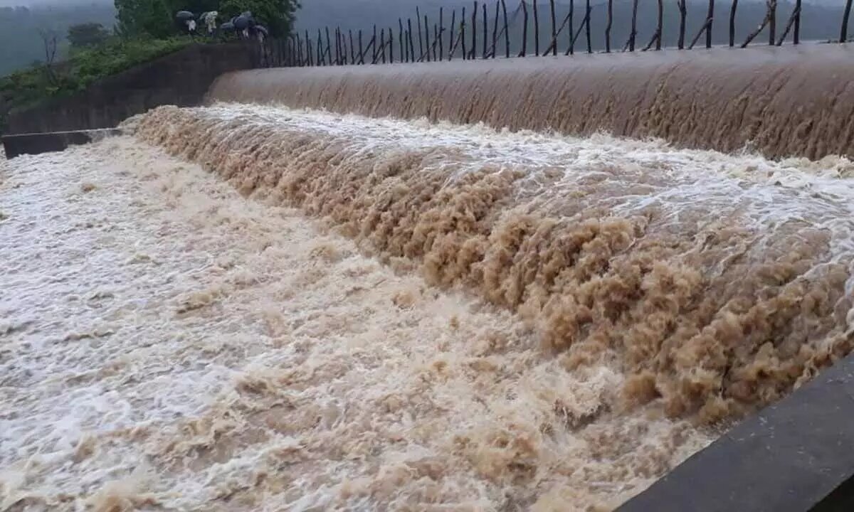 Heavy inflow to Osmansagar, Himayatsagar