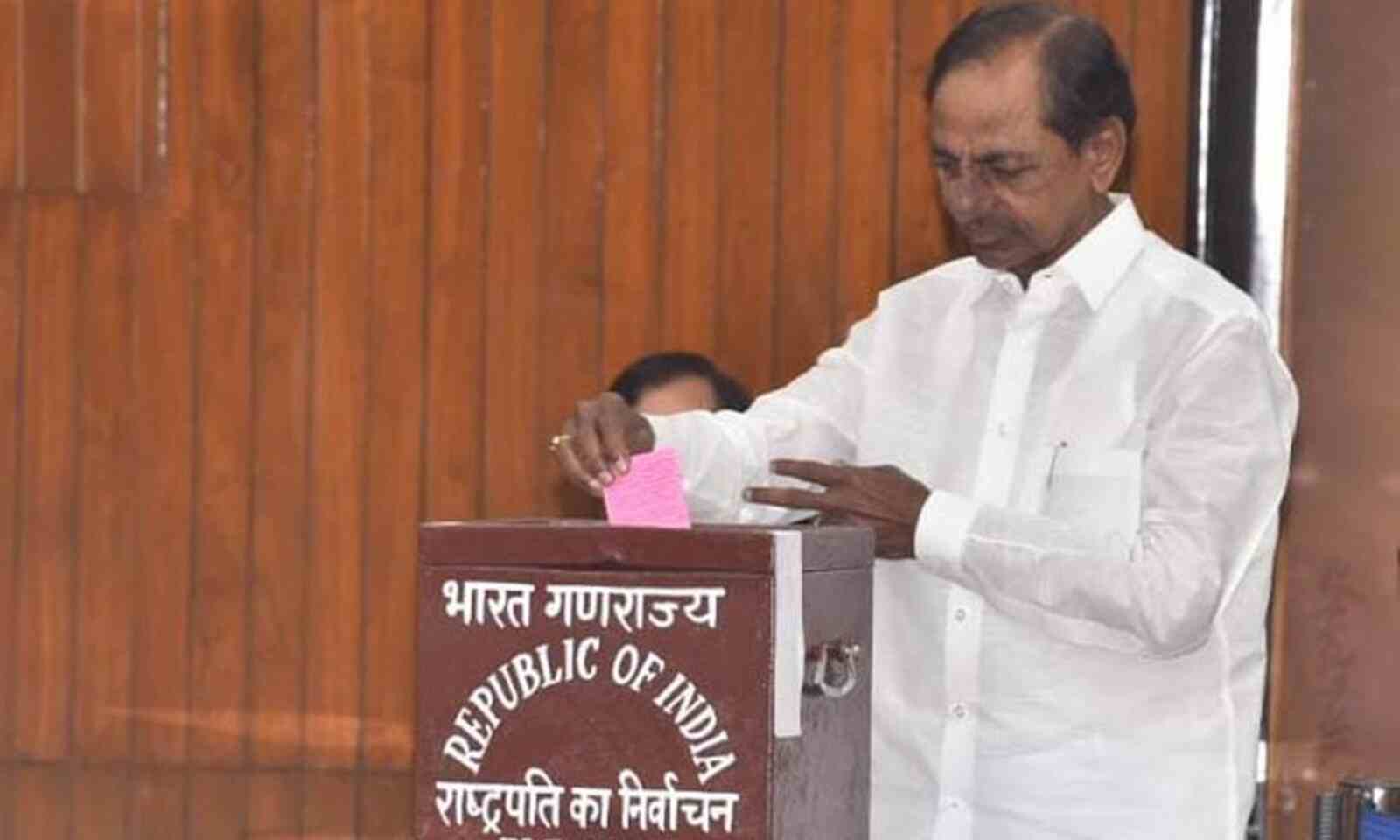 KCR Casts His Vote In Presidential Poll