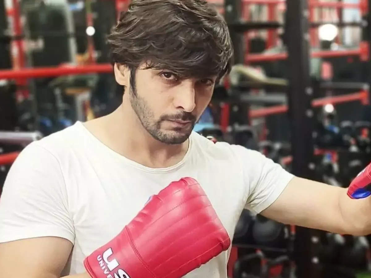 ASHISH DIXIT ENJOYS FITNESS BOXING AFTER SHOOTS