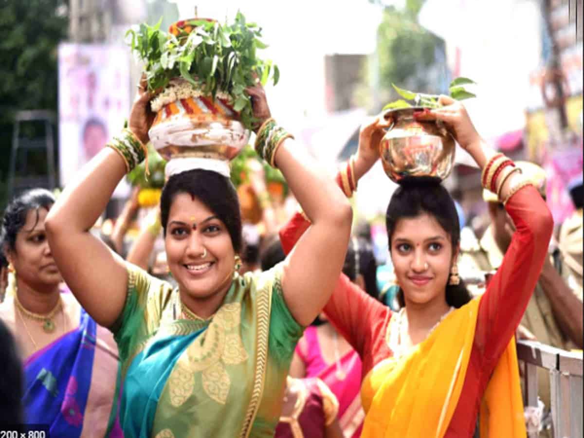 Gaiety marks Bonalu celebrations in Hyd