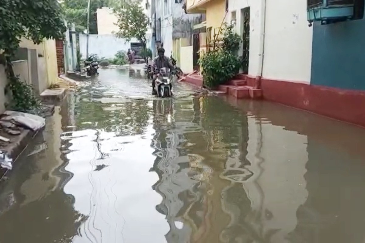 Heavy downpour in Hyderabad inundate low-lying areas