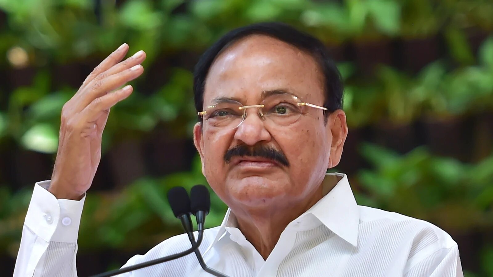 VP Naidu meets RS officials, wishes them a happy future