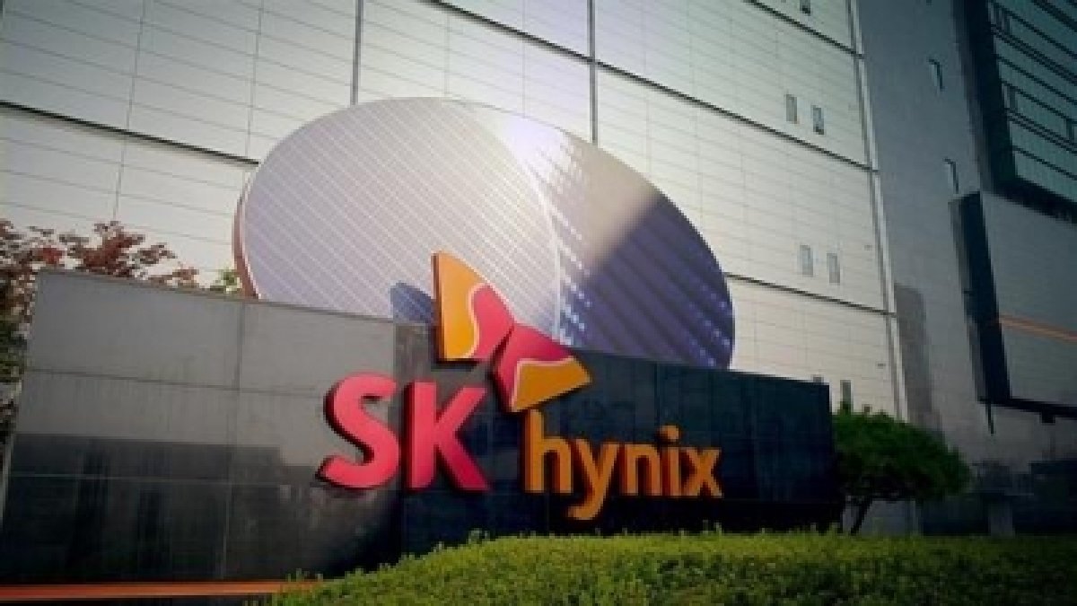 Chip-maker SK hynix warns weak demand in 2nd half