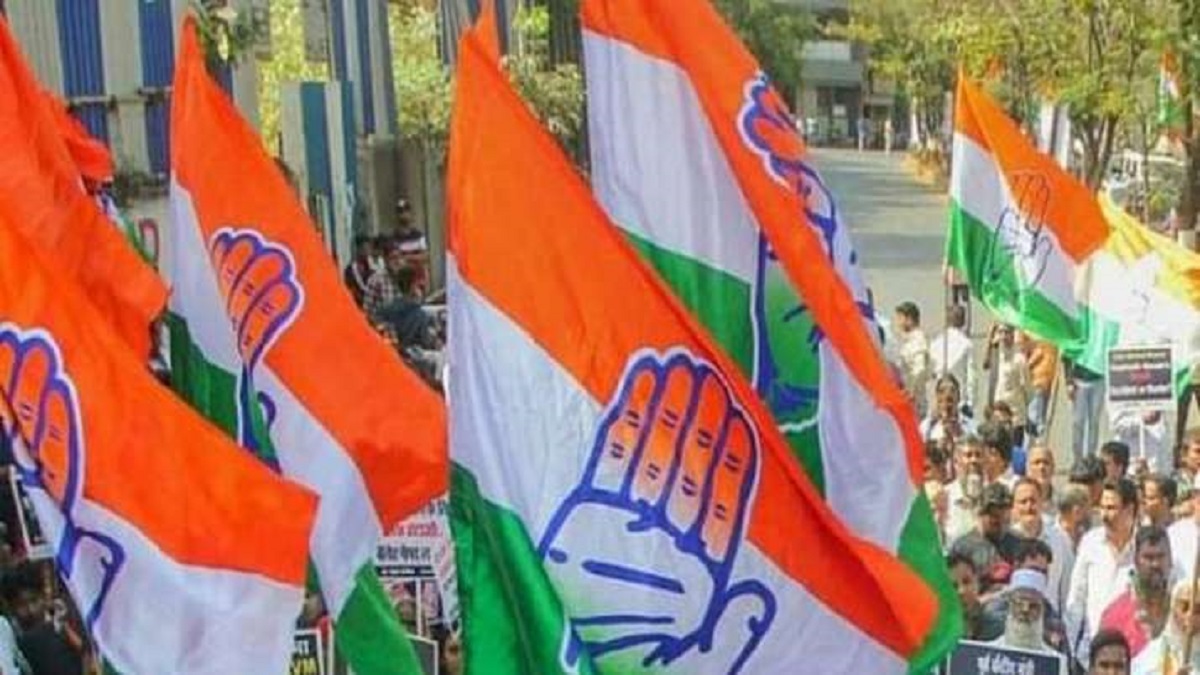 Cong hits out at the BJP govt for skipping Nehru in the advertisement