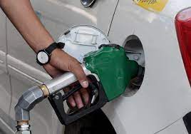 Maharashtra cuts petrol rate by Rs 5/litre, diesel Rs 3/litre