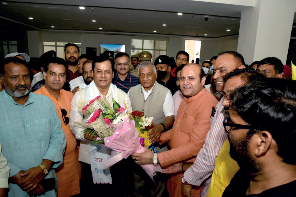 THE UNION MINISTER FOR PORTS, SHIPPING, WATERWAYS AND AYUSH, SHRI SARBANANDA SONOWAL BEING FELICITATED THE NATIONAL INSTITUTE OF UNANI MEDICINE AT KAMLA NEHRU NAGAR, IN GHAZIABAD UTTAR PRADESH ON JULY 24, 2022. THE MINISTER OF STATE FOR ROAD TRANSPORT & HIGHWAYS AND CIVIL AVIATION, GENERAL (RETD.) V.K. SINGH IS ALSO SEEN