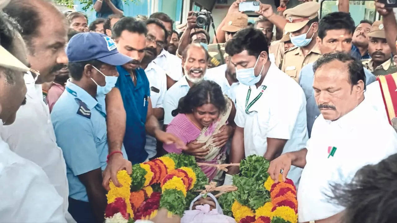 Kallakurichi violence : Parents take girl’s body, laid to rest