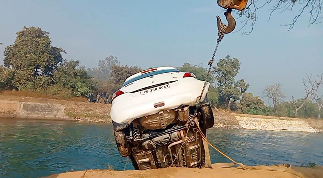 7 missing after car falls into canal in Pakistan