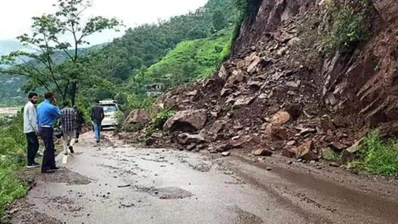 Jammu-Srinagar National Highway blocked at Ramban