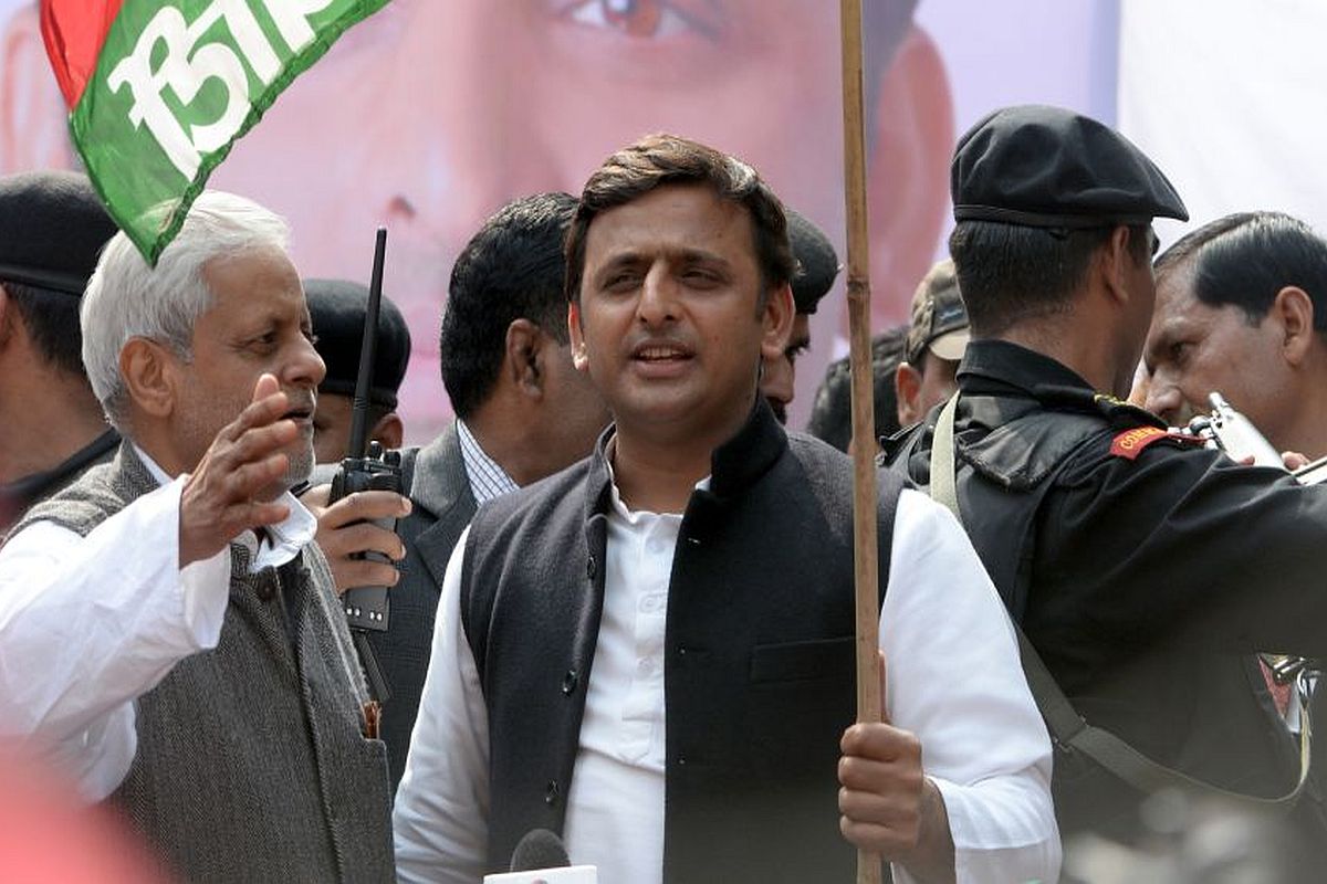 Akhilesh goes to Azamgarh to meet jailed SP leader