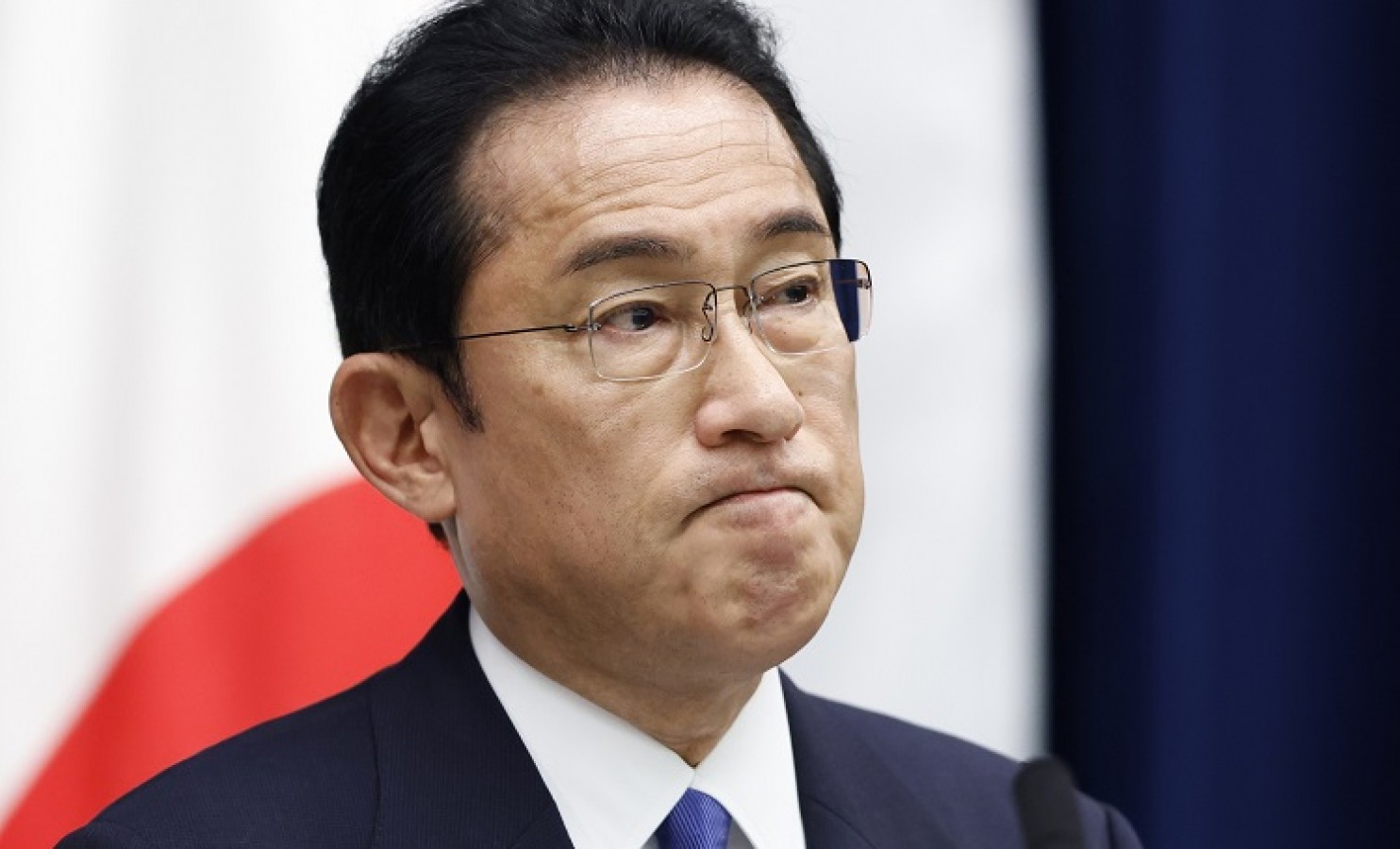 The approval rating for Japan's PM's cabinet declines to a record low