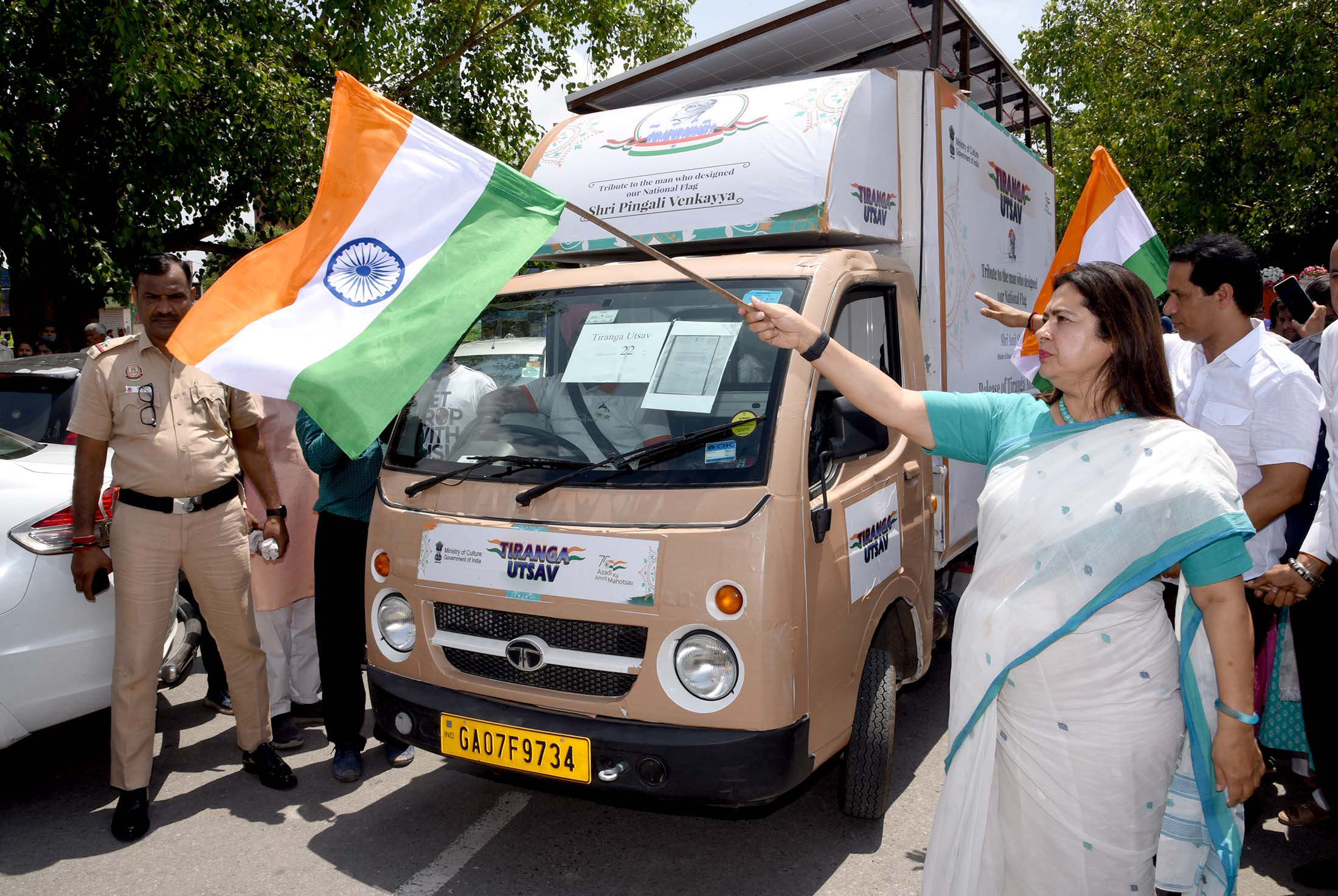 THE MINISTER OF STATE FOR EXTERNAL AFFAIRS AND CULTURE, SMT. MEENAKSHI LEKHI FLAGS OFF 40 TIRANGA UTSAV-LED VANS UNDER AMRIT MAHOTSAV, IN NEW DELHI.