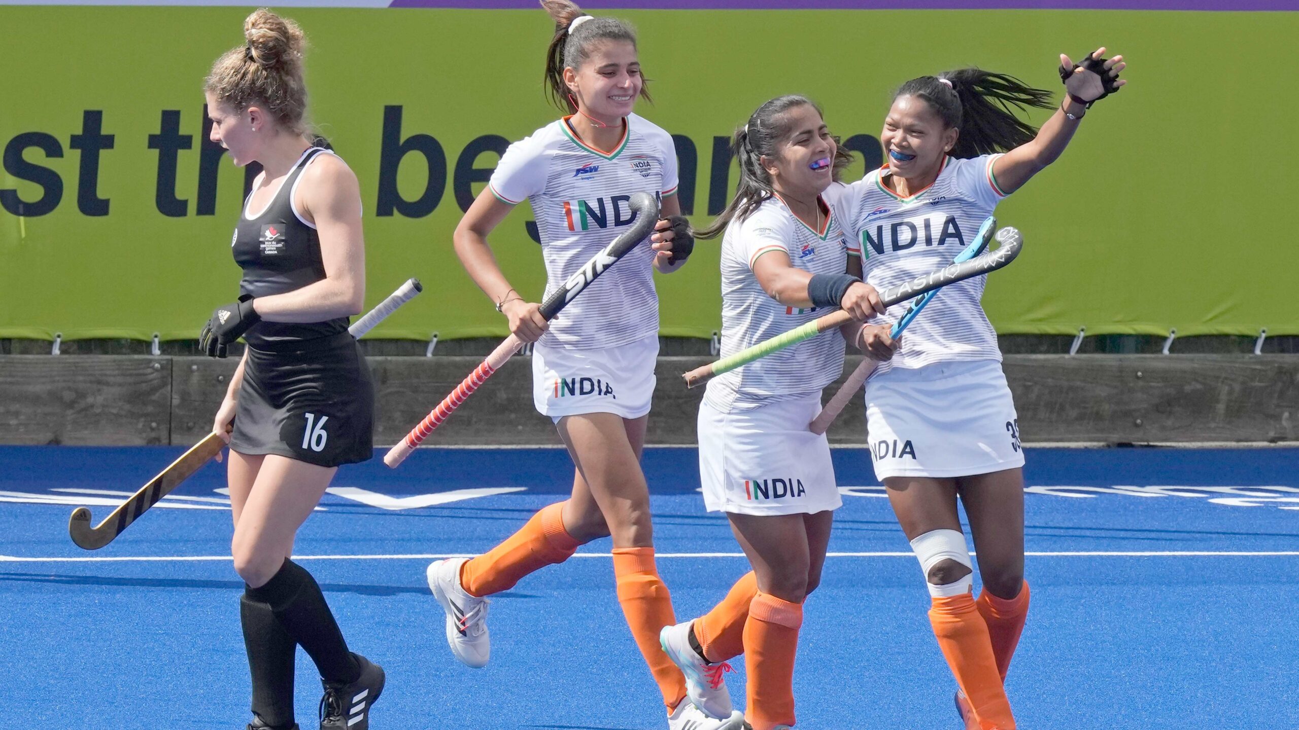 CWG HOCKEY: INDIA WOMEN BEAT CANADA 3-2, ENTER SF