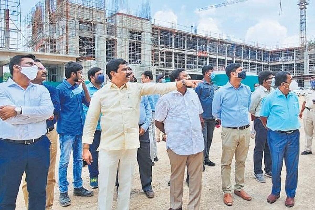 Vemula Prashanth Reddy inspected the new Collectorate building