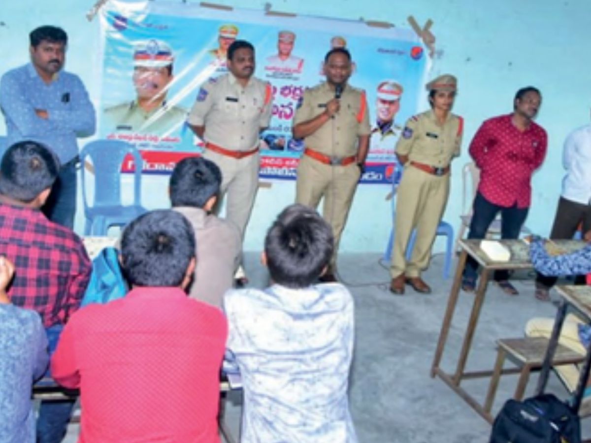 CI Ramesh babu made students aware of traffic rules