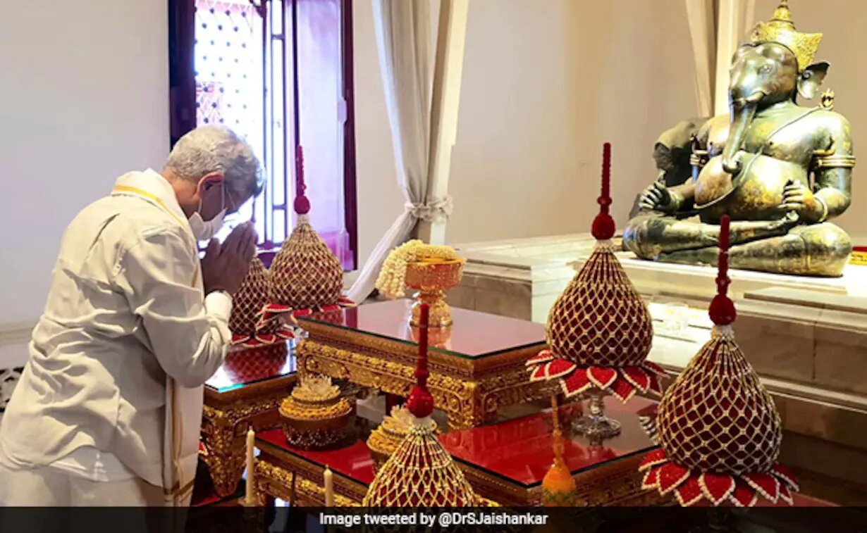 Jaishankar offers prayers at Hindu temple in Thailand