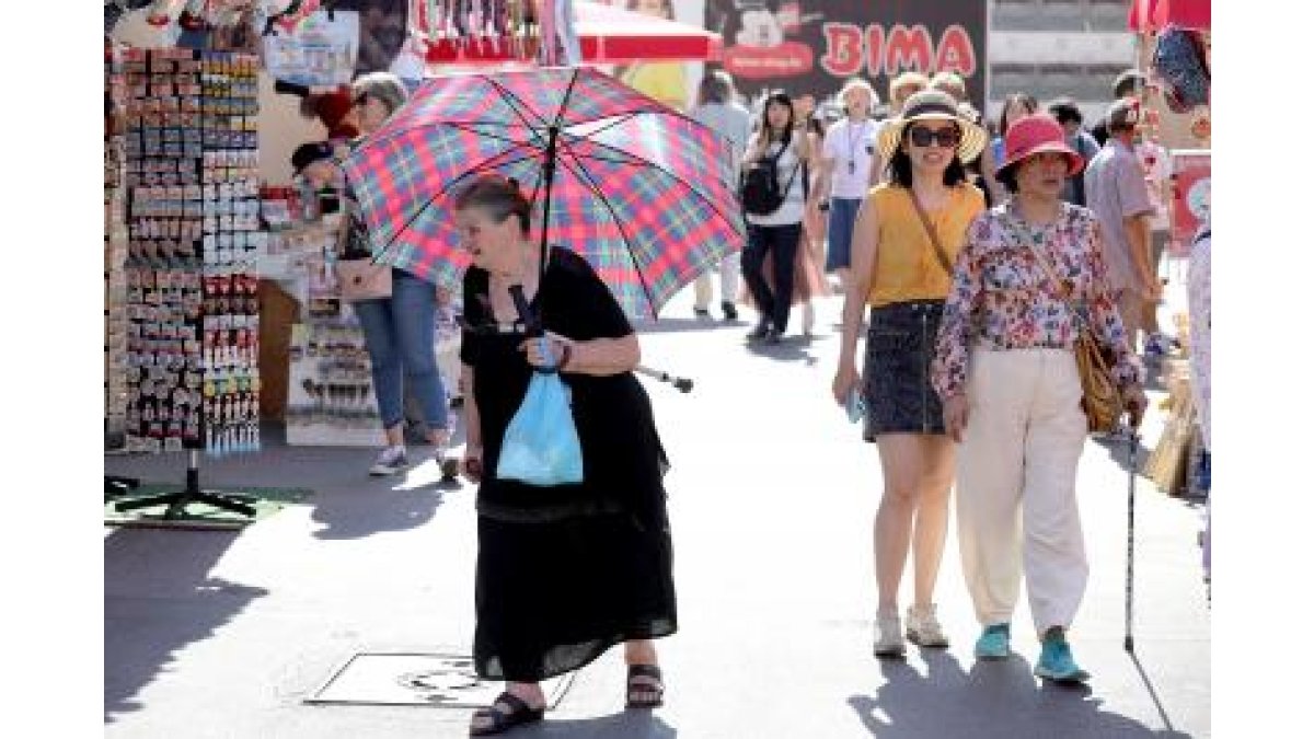 China renews alert for high temperatures