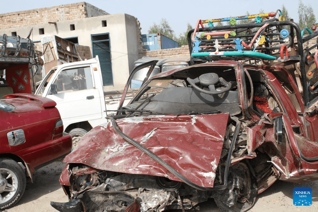 8 killed in Afghanistan road mishap