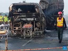 20 dead in bus-oil tanker collision in Pakistan's Punjab