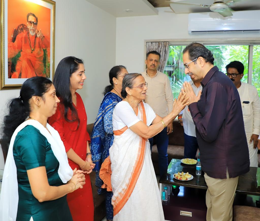 Uddhav Thackeray meets and comforts Sanjay Raut's family