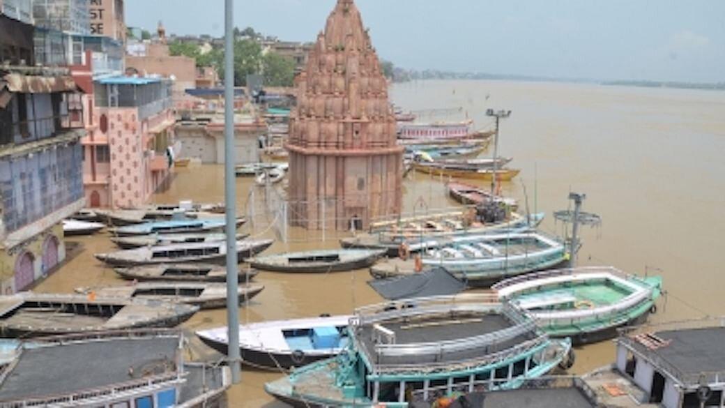 Ganga floods low lying areas in Varanasi,thousnads