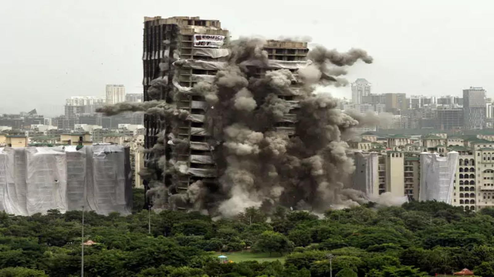 Twin Towers turns into dust, debris in Noida