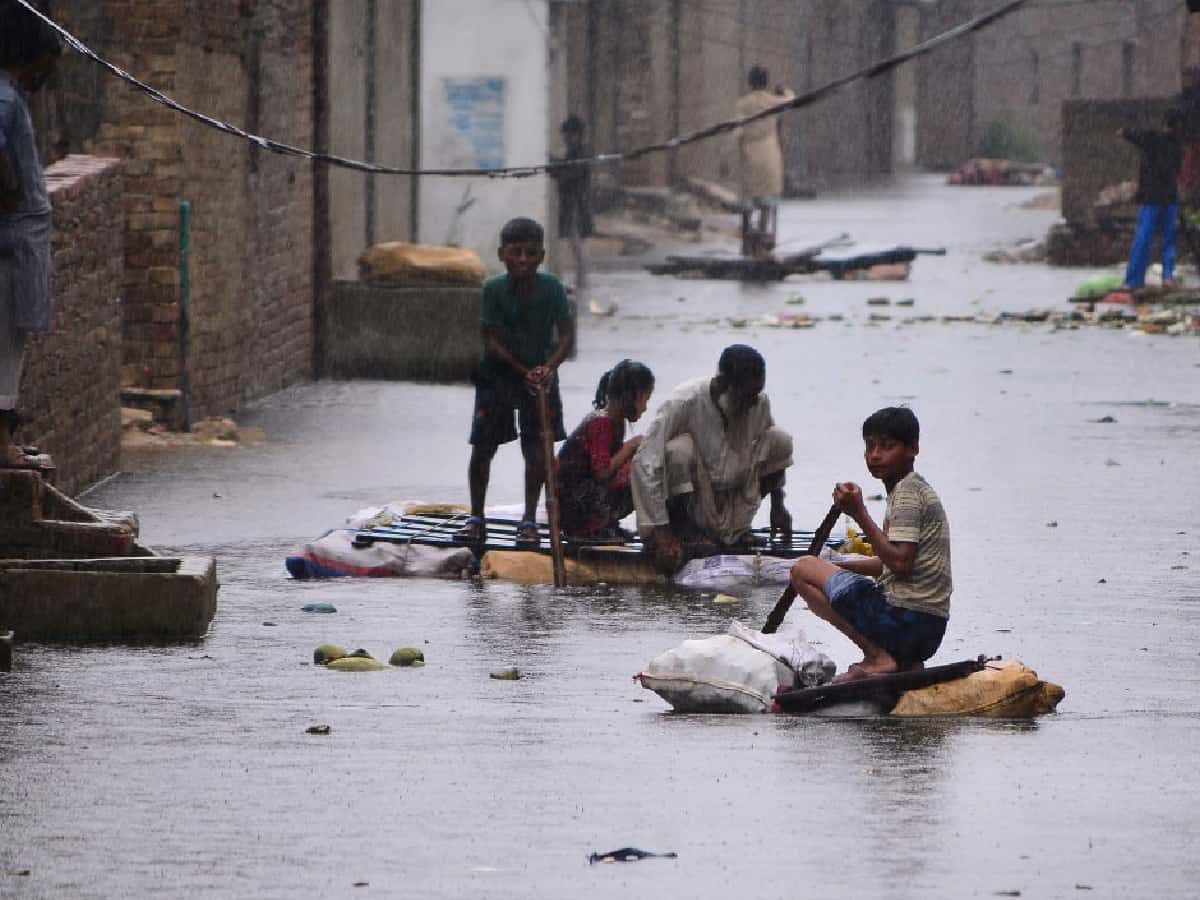 Pakistan declares National emergency as 937 die in Floods