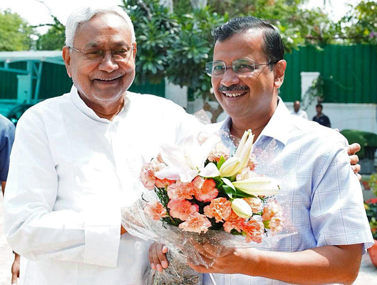 Nitish Kumar meets Kejriwal, discusses various issues