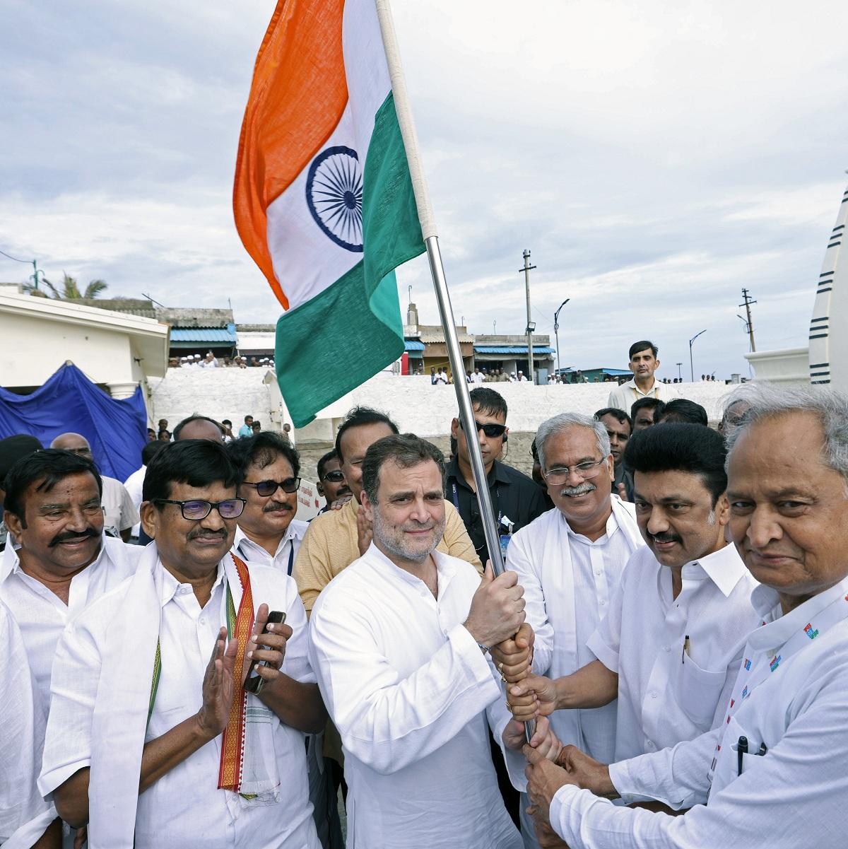 Rahul begins 150-day Bharat Jodo yatra, Stalin flags it off