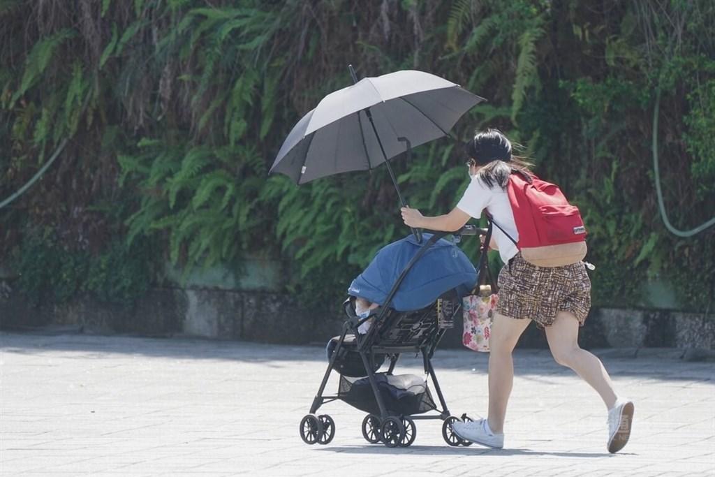 China records its highest temperature in 61 years