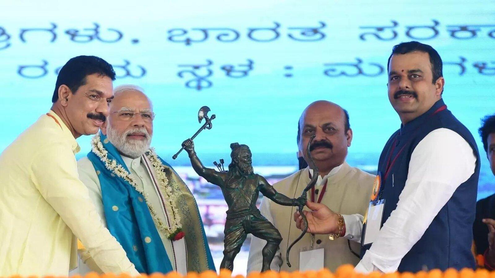 PM Modi inaugurates Rs 3800 cr projects in Mangaluru