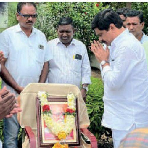 The minister paid tribute to Kaloji