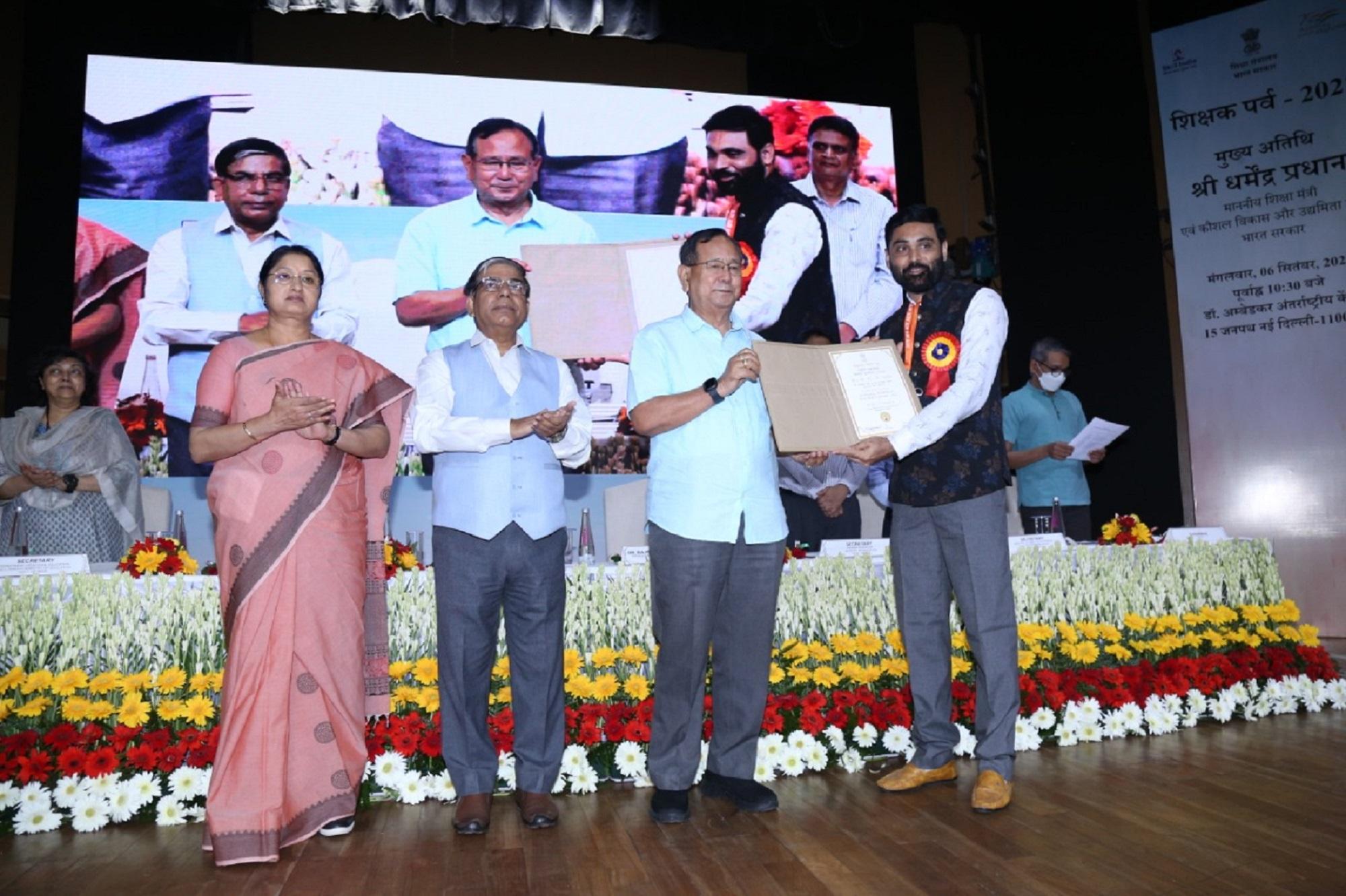 Seasoned pedagogue at KL Deemed-to-be University bestowed with AICTE National Technical Teacher Award