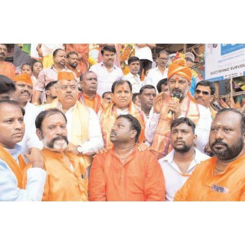 TS BJP chief warns state govt against creating hurdles in the Ganesh Nimajjan