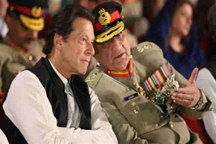 Imran proposes to extend tenure of Pak Army chief till next polls