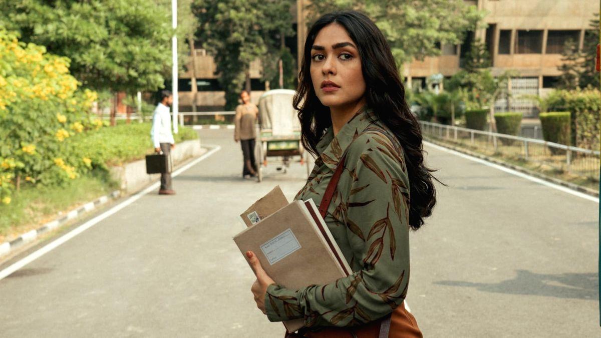 She can't ask for better South Indian debut than 'Sita Ramam':Mrunal