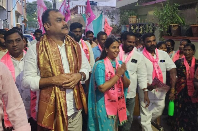 BRS candidate for the Secunderabad Cantonment Assembly byelection G Niveditha with party in-charge Ravula Sridhar Reddy during a campaign on Tuesday.