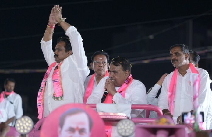 BRS Zaheerabad Parliamentary candidate Gali Anil Kumar participated in a road show and street corner meetings held in Nasullabad, Birkur, Bansuwada town and mandal centers under the chairmanship of former Speaker, Bansuada MLA Pocharam Srinivasa Reddy on Saturday.