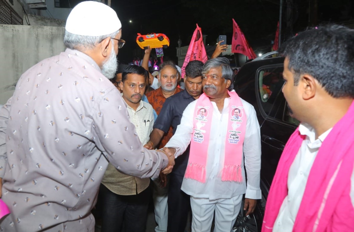 Secunderabad MLA and BRS party MP candidate for Secunderabad parliamentary constituency T. Padmarao Goud meets voters door-to-door in Nampally Assembly constituency area on Saturday.