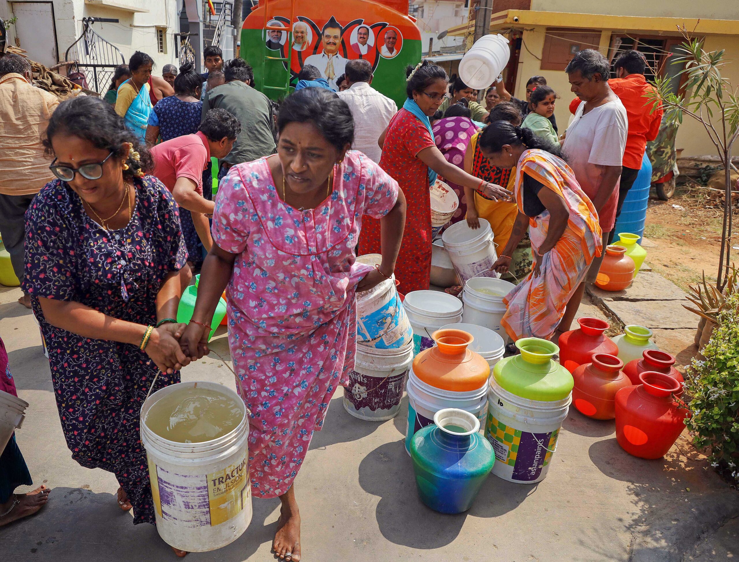 Water crisis in Bengaluru is forcing people to leave the city.