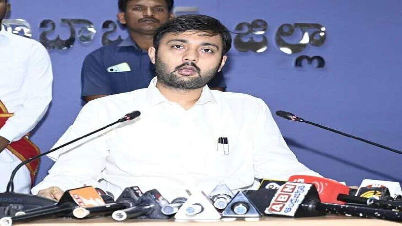Collector Advaith Kumar Singh Calls for United Effort Toward Drug Free ...