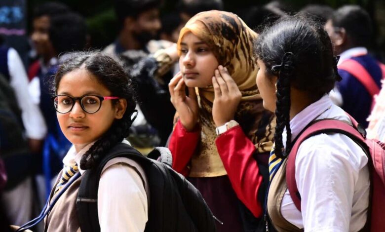 Karnataka Replaces Laptops With Cash Reward for SSLC Toppers