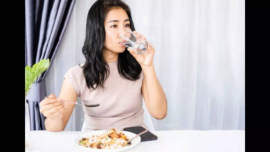 Why Drinking Water During Meals May Disrupt Digestion and What Experts Suggest Instead