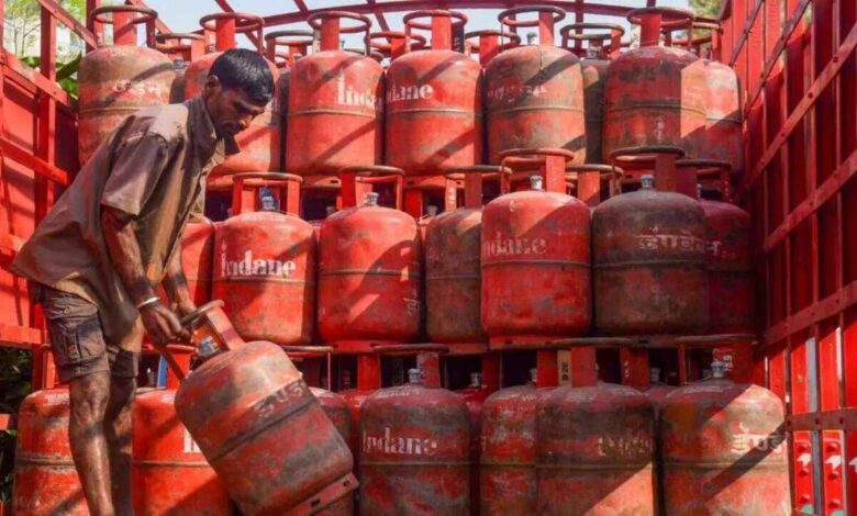 Andhra Pradesh Hotel Timings Cut Amid Gas Cylinder Shortage Crisis