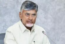 Chandrababu Naidu receiving Business Reformer of the Year award in Mumbai event