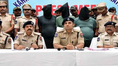 Karimnagar police officials presenting accused persons arrested in the PMJ jewellery robbery case during a press conference