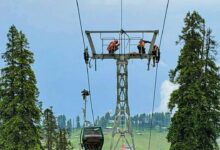 Hundreds of Tourists Stranded Mid Air After Gulmarg Cable Car Malfunction