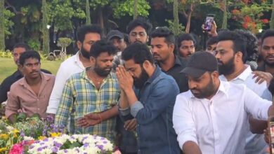 Junior NTR Pays Tribute to NTR at Hyderabad NTR Ghat