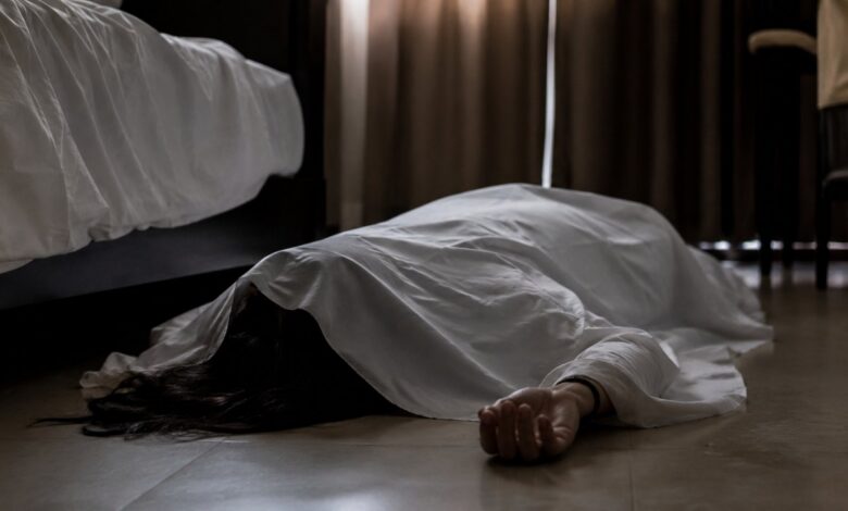 Police investigate the death of a young woman from Palnadu district found in a hotel room in Srikakulam