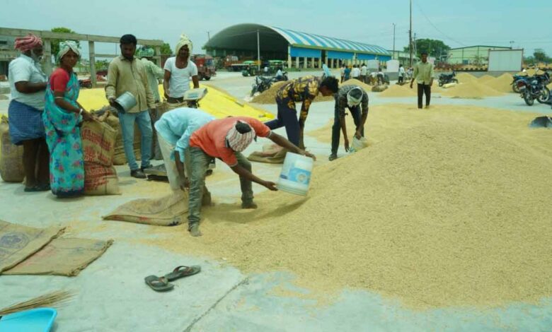 Traders from neighboring states purchase Telangana fine rice from farmers and rice markets across border districts